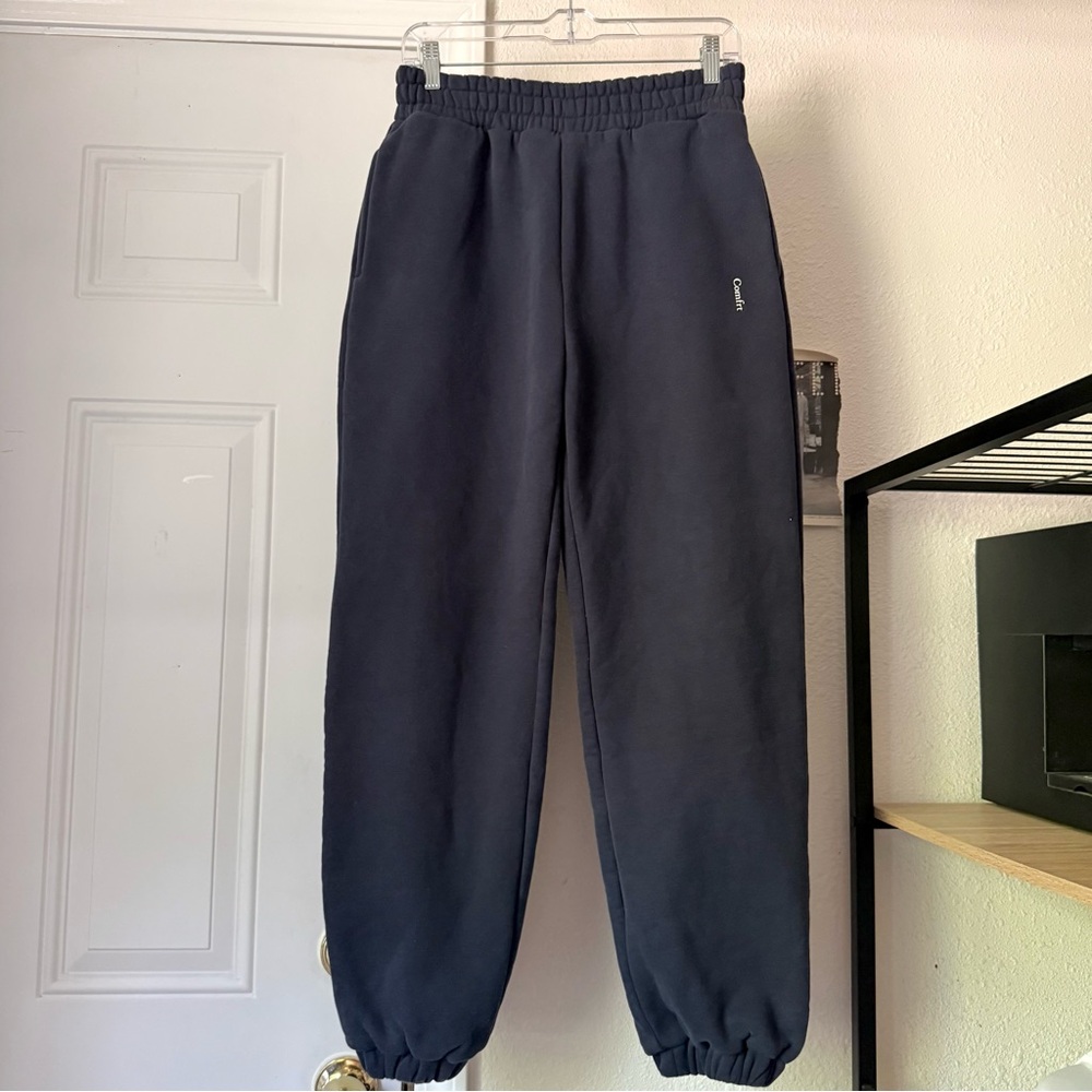 COMFRT navy blue cotton fleece athletic logo cropped jogger sweat pants